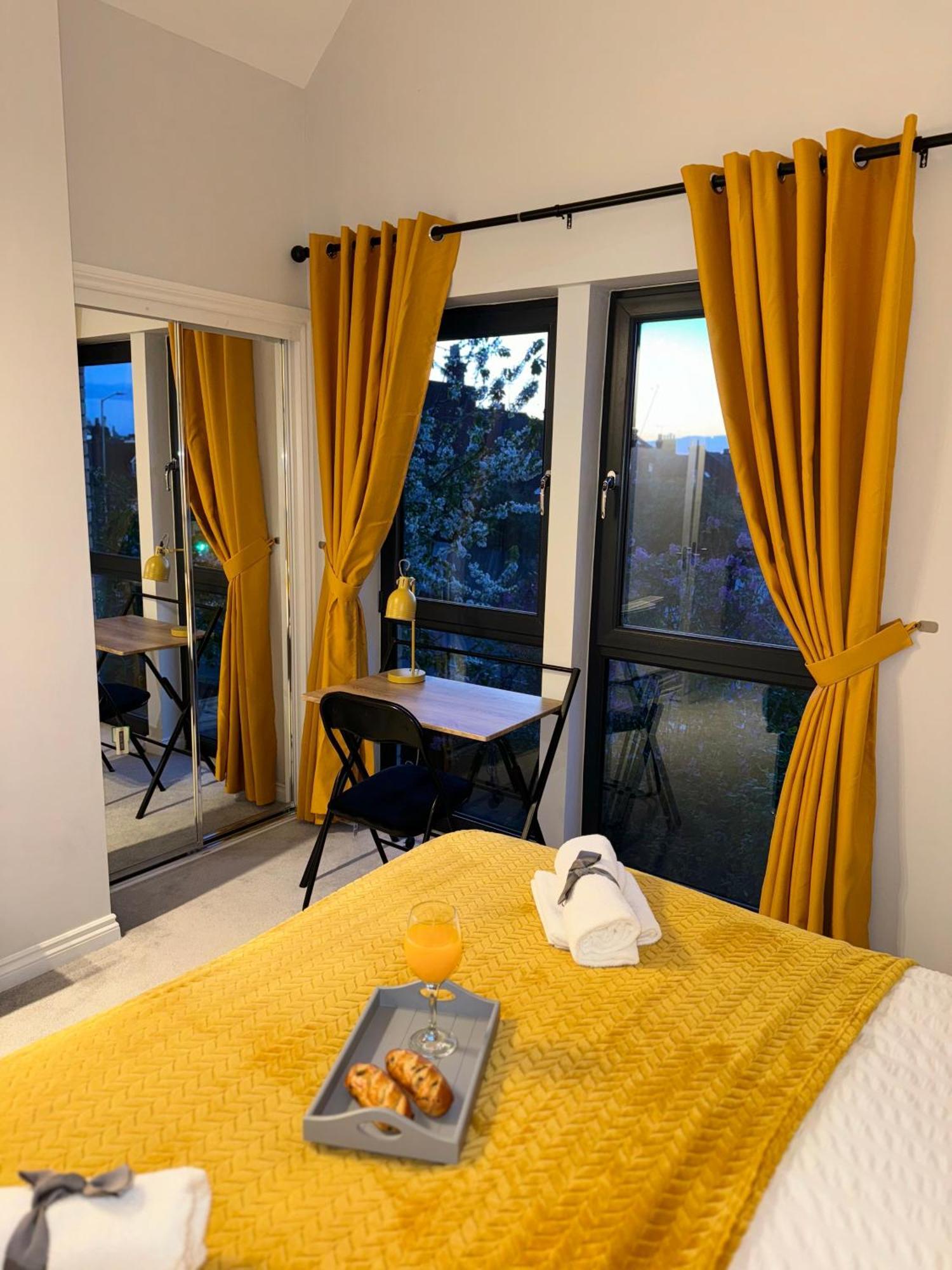 Nhs Workers And Students Haven - The Bee Hive Villa Reading Eksteriør bilde